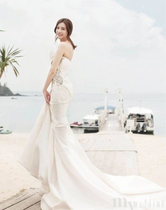 女神车艺莲回眸一笑明媚个性婚纱照