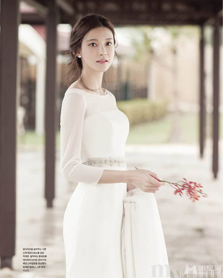 女神车艺莲回眸一笑明媚个性婚纱照