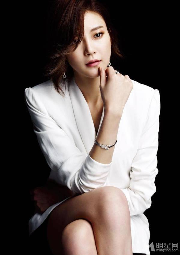 韩星车艺莲尽显优雅知性唯美写真