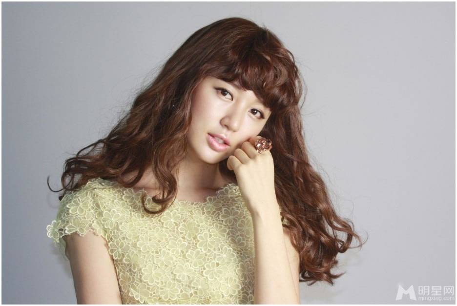 尹恩惠性感造型尽显魅力十足靓照