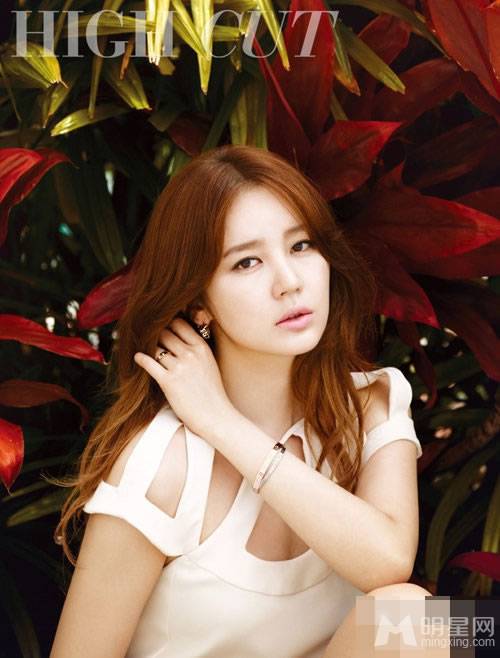 韩星尹恩惠妩媚风情惹人爱