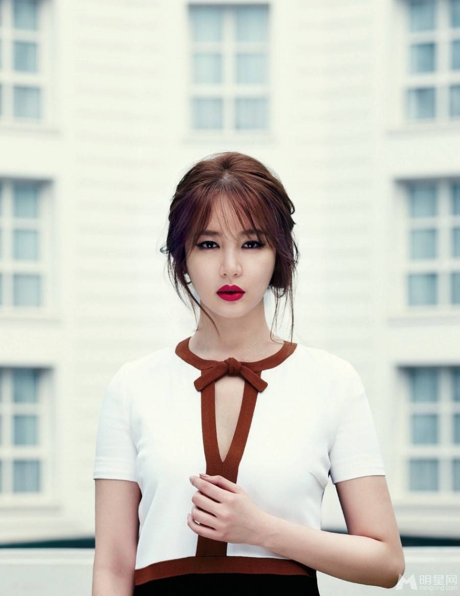 女神尹恩惠尽显冷艳高贵气质