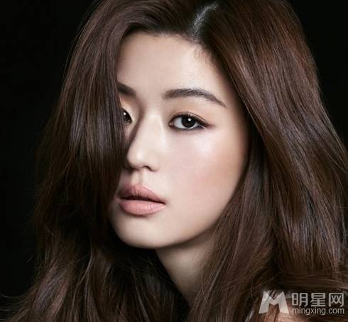 韩国女明星全智贤魅力四射写真照