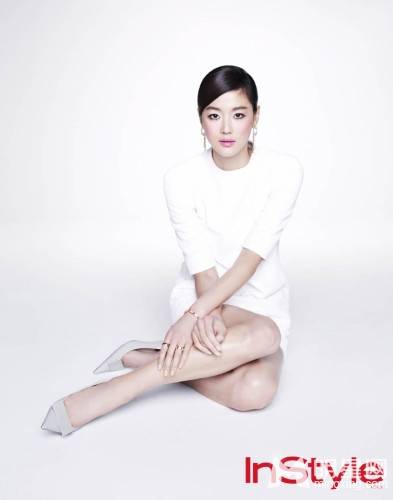 韩国女明星全智贤魅力四射写真照