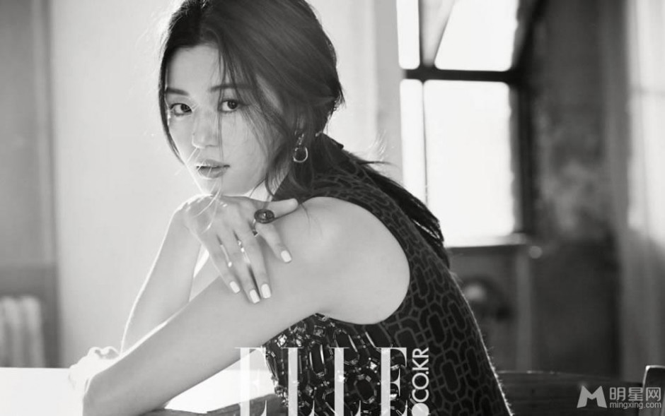 全智贤精致妆容彰显高雅迷人气质