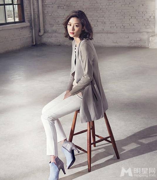 全智贤尽展成熟优雅OL女郎魅力