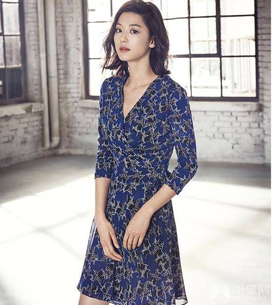 全智贤尽展成熟优雅OL女郎魅力