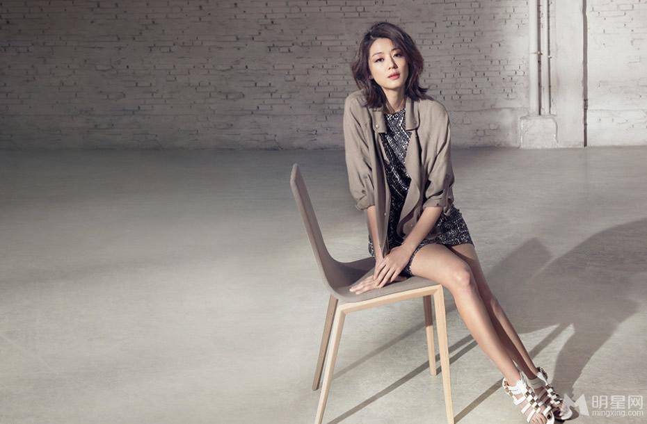 全智贤尽展成熟优雅OL女郎魅力