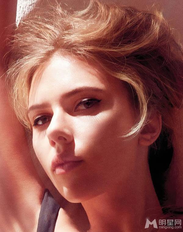 斯嘉丽·约翰逊尽展冷艳性感女神风范