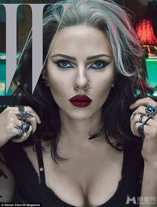 性感女星斯嘉丽·约翰逊诠释另类性感风情