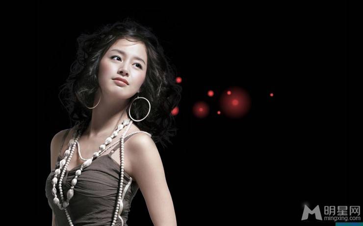 韩国女明星金泰熙散发清新甜美气质