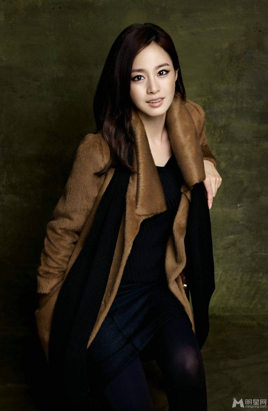 韩星金泰熙代言秋冬时尚服饰宣传照