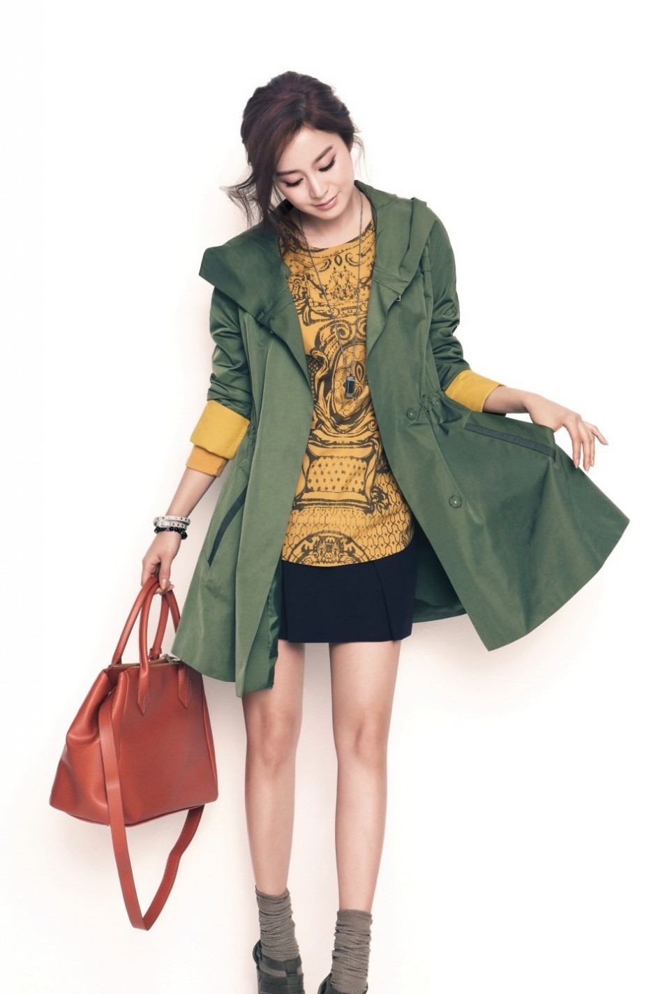 气质韩星金泰熙尽展成熟干练魅力写真