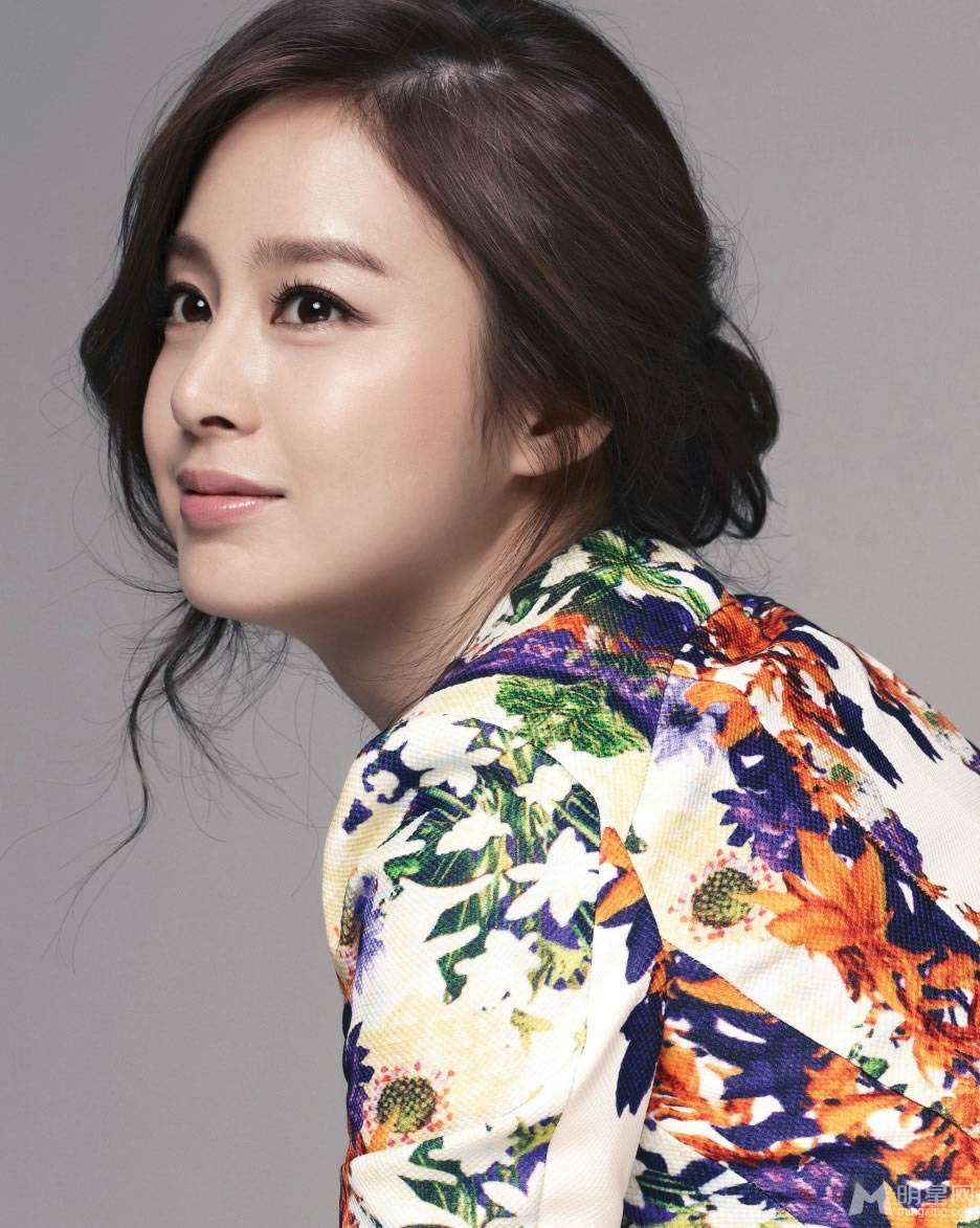 金泰熙时尚服饰装扮气质迷人