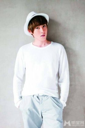 中国男明星张睿尽展率真帅气写真照