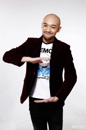 内地男歌手李代沫展现温暖笑容写真集