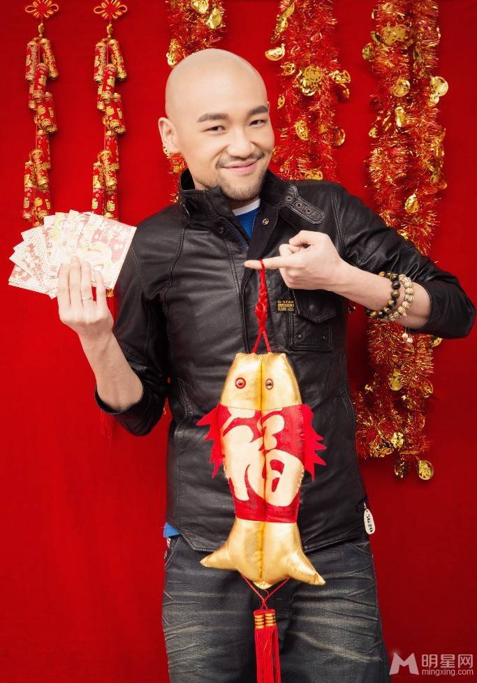 内地男明星李代沫春节喜庆贺岁写真