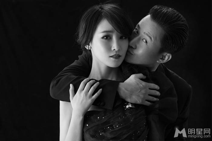 谢楠吴京甜蜜相拥黑白写真大片