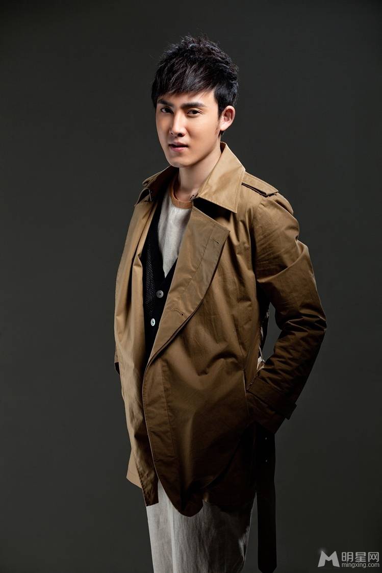 张睿化身华贵王子英俊潇洒写真集