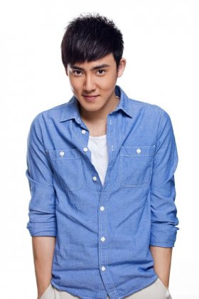 张睿尽显阳光大男孩迷人风采