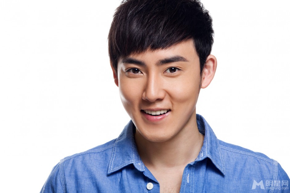 张睿尽显阳光大男孩迷人风采