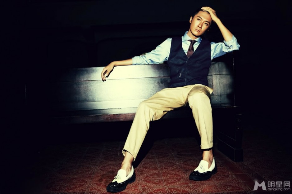 新一代男神迟帅圆寸发型展英俊潇洒魅力