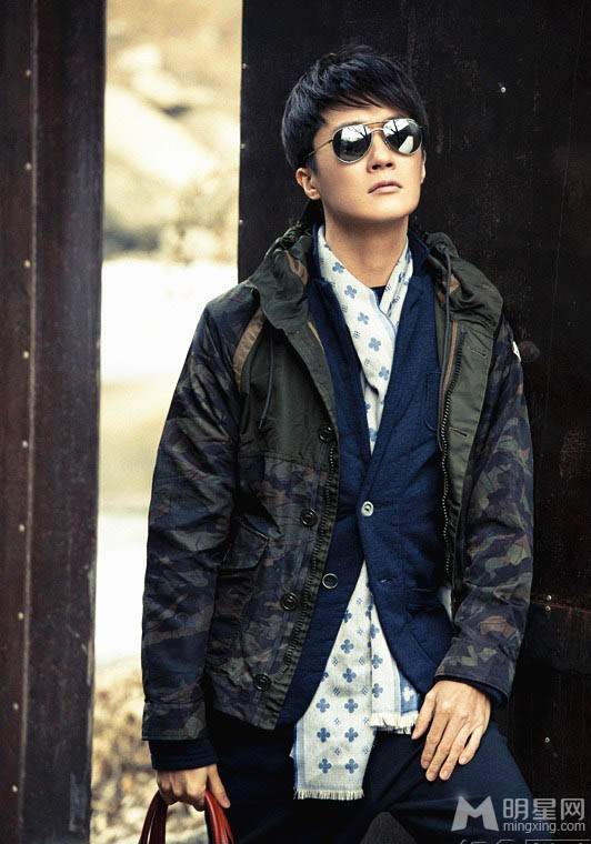迟帅潮流搭配尽显阳刚本色街拍照