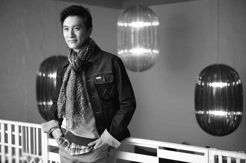 迟帅温暖阳光笑容尽展暖男形象