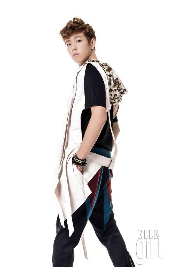 韩国男演员李玹雨散发帅气迷人魅力