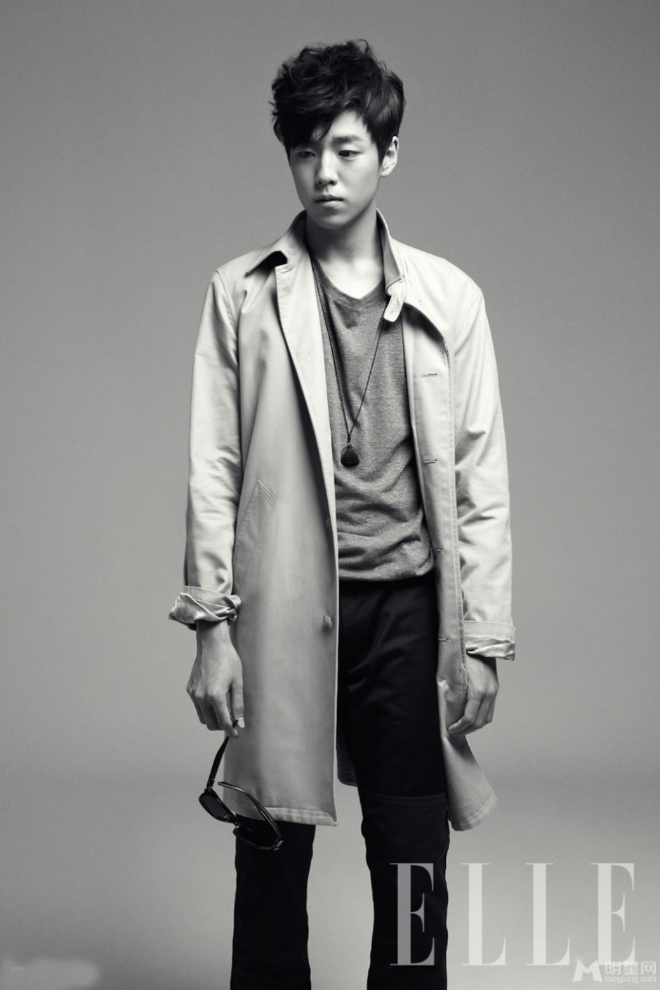 韩国男明星李玹雨诠释阳光型男形象
