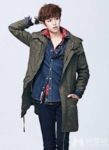 韩国男明星李玹雨诠释阳光型男形象