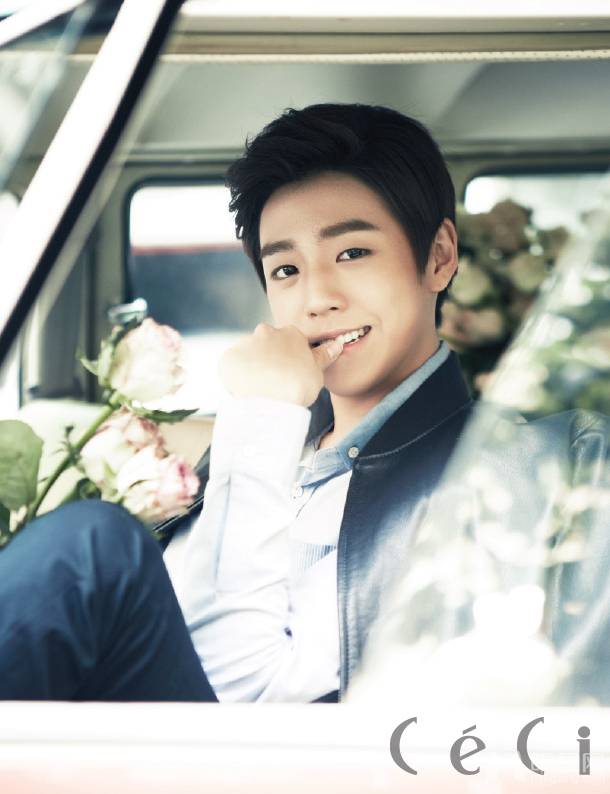 李玹雨尽显清新花美男形象写真照