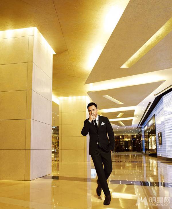 香港影视男演员甄子丹成熟稳重写真