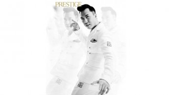 甄子丹展拳腿显霸气黑白写真