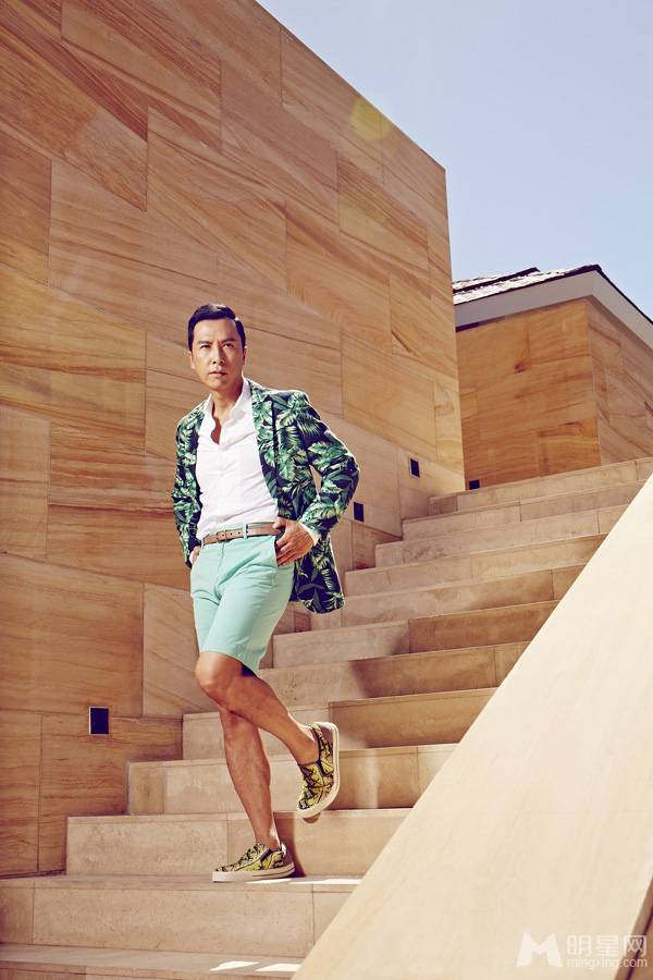 甄子丹携娇妻拍摄甜蜜令人羡慕写真