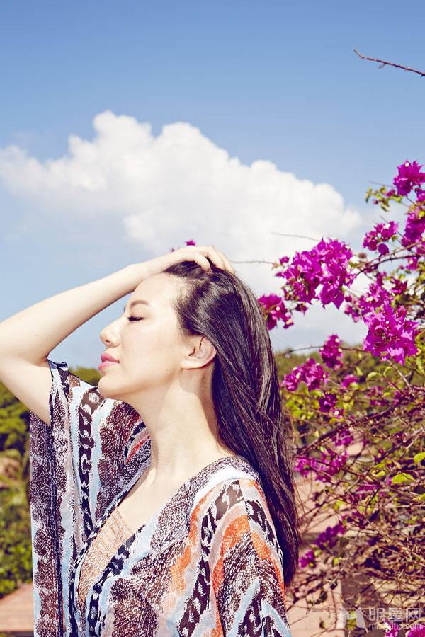 甄子丹携娇妻拍摄甜蜜令人羡慕写真