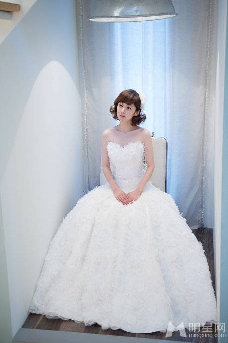 韩星张娜拉幸福唯美婚纱照