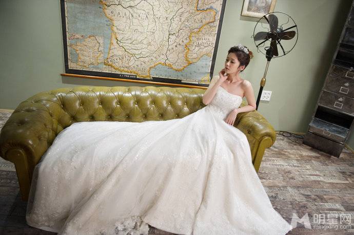 韩星张娜拉幸福唯美婚纱照