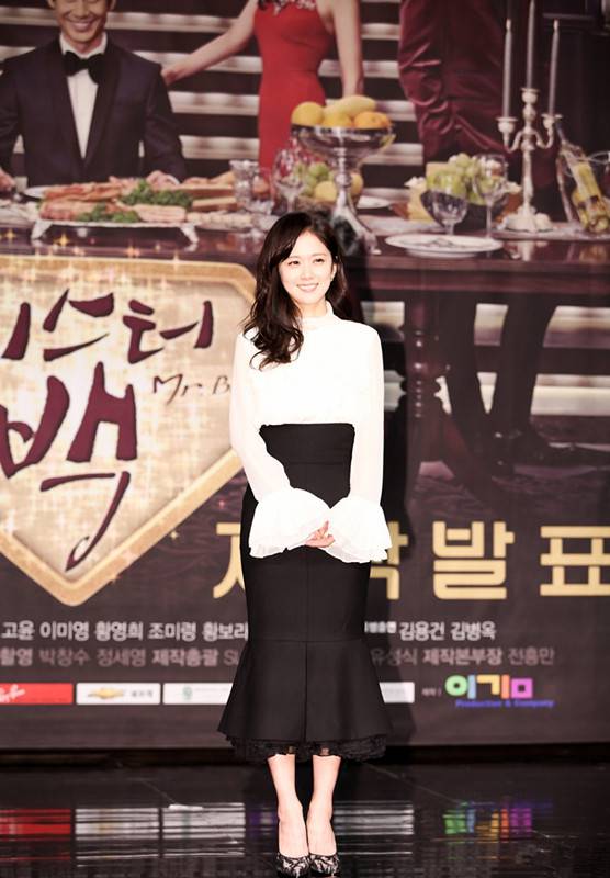 张娜拉盛装出席某发布会现场组图