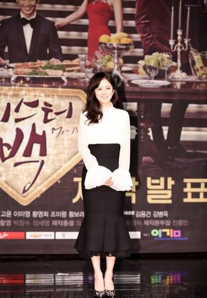 张娜拉盛装出席某发布会现场组图