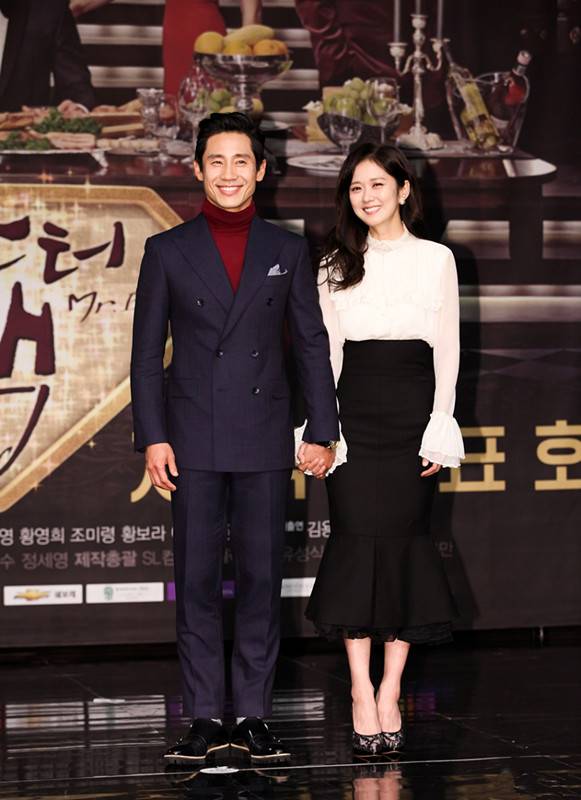 张娜拉盛装出席某发布会现场组图