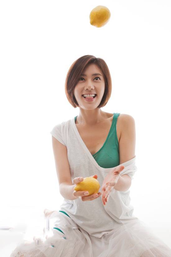 韩国女演员秋瓷炫清纯娇俏迷人写真