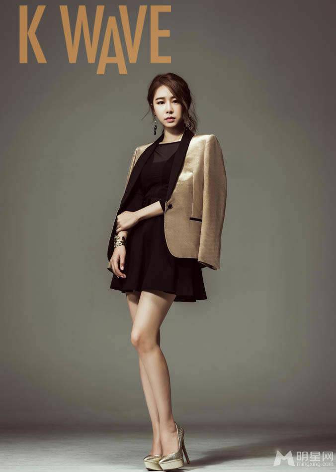 韩国女明星刘仁娜尽显优雅女王风范