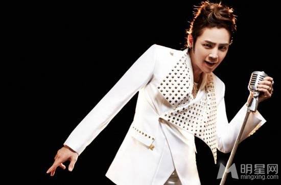 张根硕散发冷峻霸气魅力