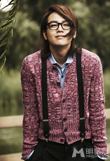 花美男张根硕帅气张扬写真集