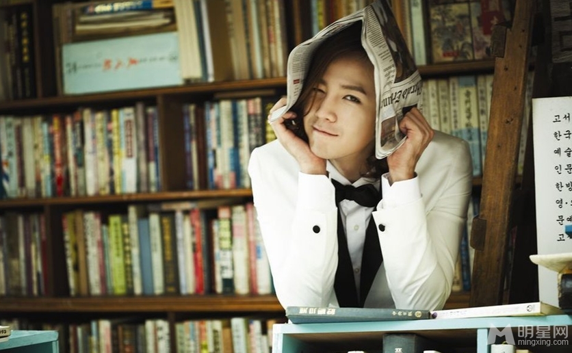 花美男张根硕帅气张扬写真集