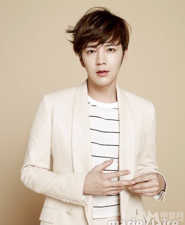 张根硕春日装扮散发暖男气息