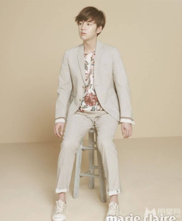 张根硕春日装扮散发暖男气息