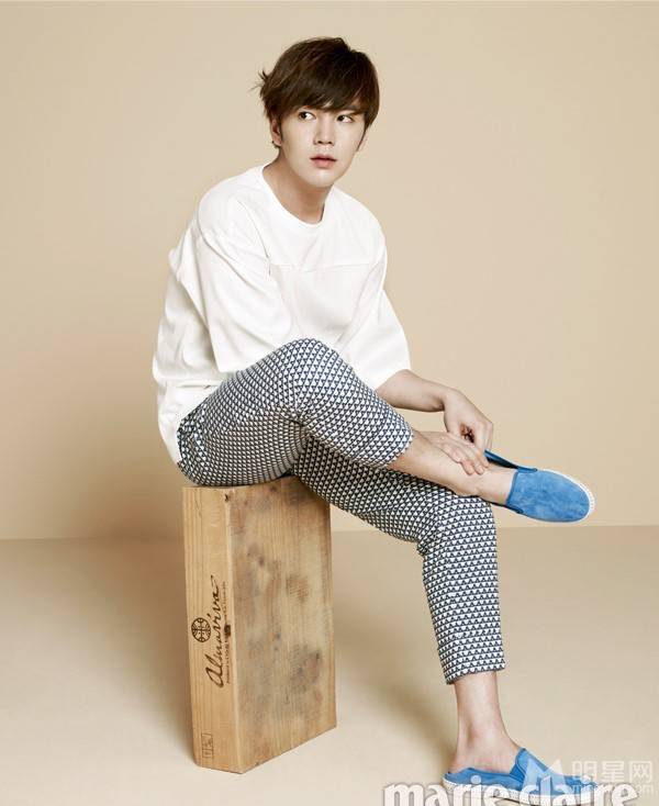 张根硕春日装扮散发暖男气息