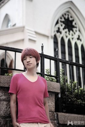 创作男歌手后弦唯美宣传照